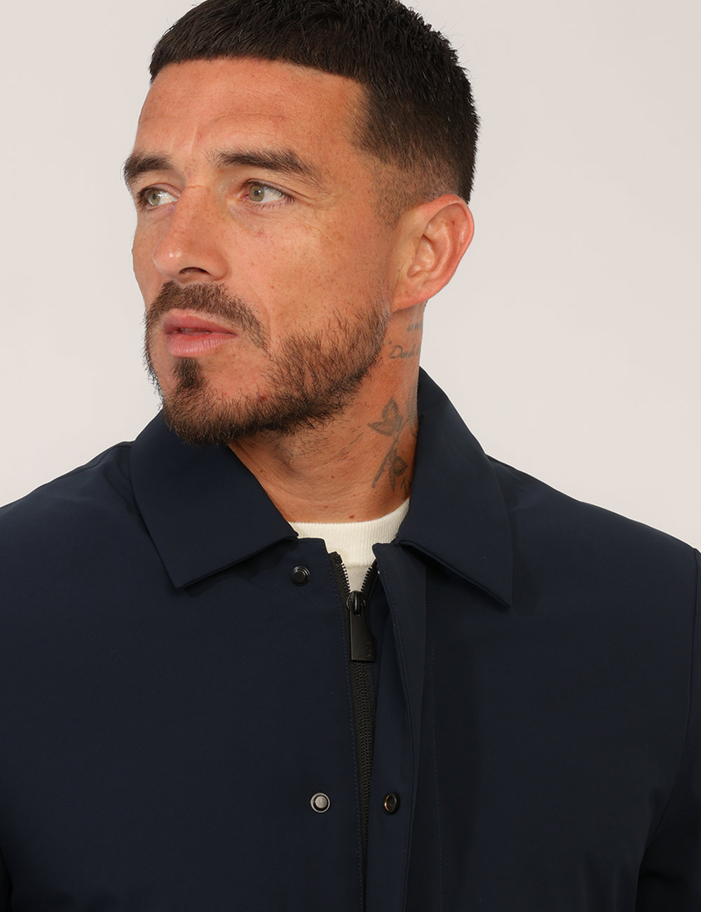 Piumino Suns Blu - Piumino SUNS Blu da uomo Il Piumino SUNS Blu da uomo è un capospalla versatile e contemporaneo, pensato p