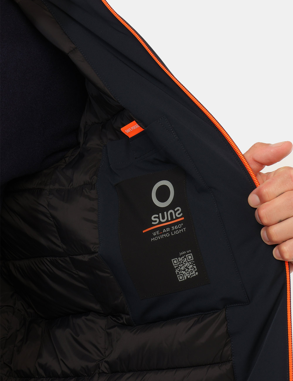 Piumino Suns Blu - Piumino SUNS Blu da uomo Il Piumino SUNS Blu da uomo è un capospalla versatile e contemporaneo, pensato p