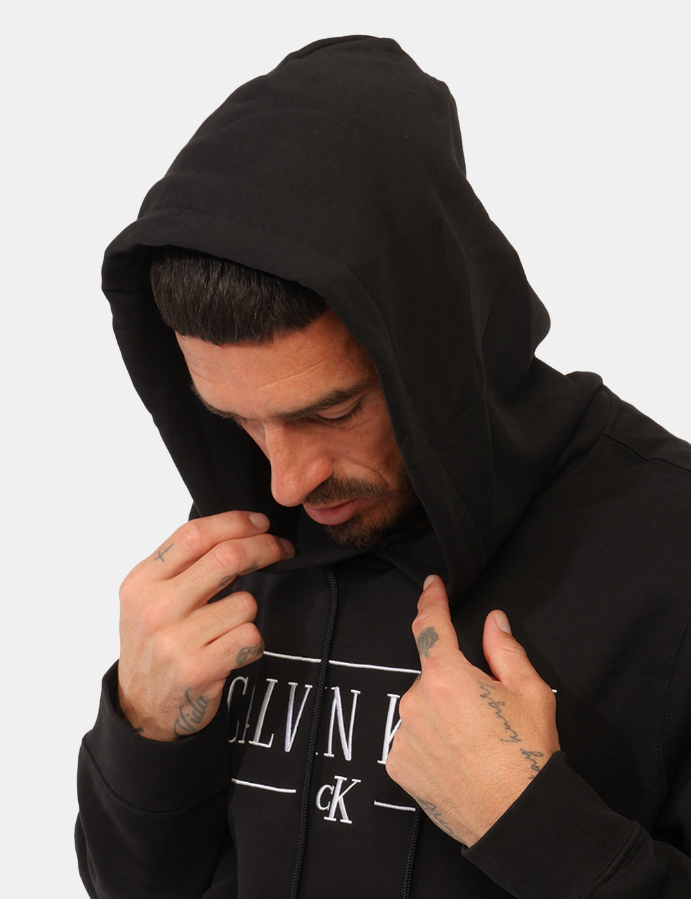Felpa Calvin Klein Nera - Felpa Calvin Klein Nera da UomoLa felpa Calvin Klein nera da uomo è un capo essenziale e versatile