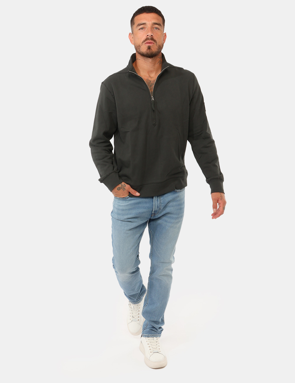 Jeans Calvin Klein Azzurro - Jeans Calvin Klein Azzurro da UomoI jeans Calvin Klein azzurro da uomo sono un capo essenziale