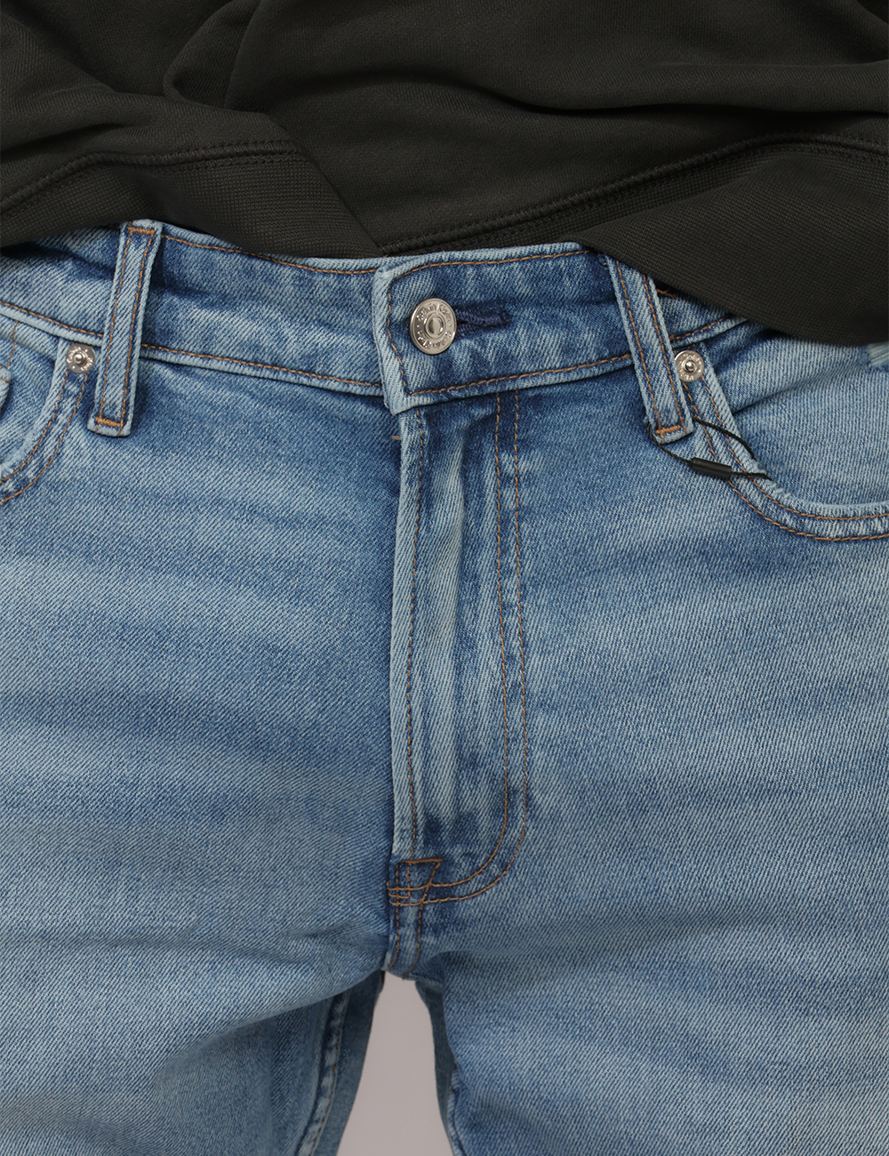 Jeans Calvin Klein Azzurro - Jeans Calvin Klein Azzurro da UomoI jeans Calvin Klein azzurro da uomo sono un capo essenziale