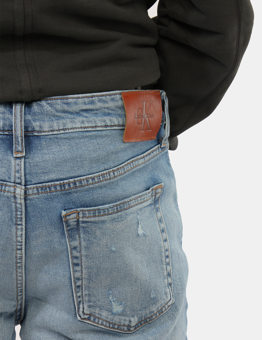 Jeans Calvin Klein Azzurro - Jeans Calvin Klein Azzurro da UomoI jeans Calvin Klein azzurro da uomo sono un capo essenziale