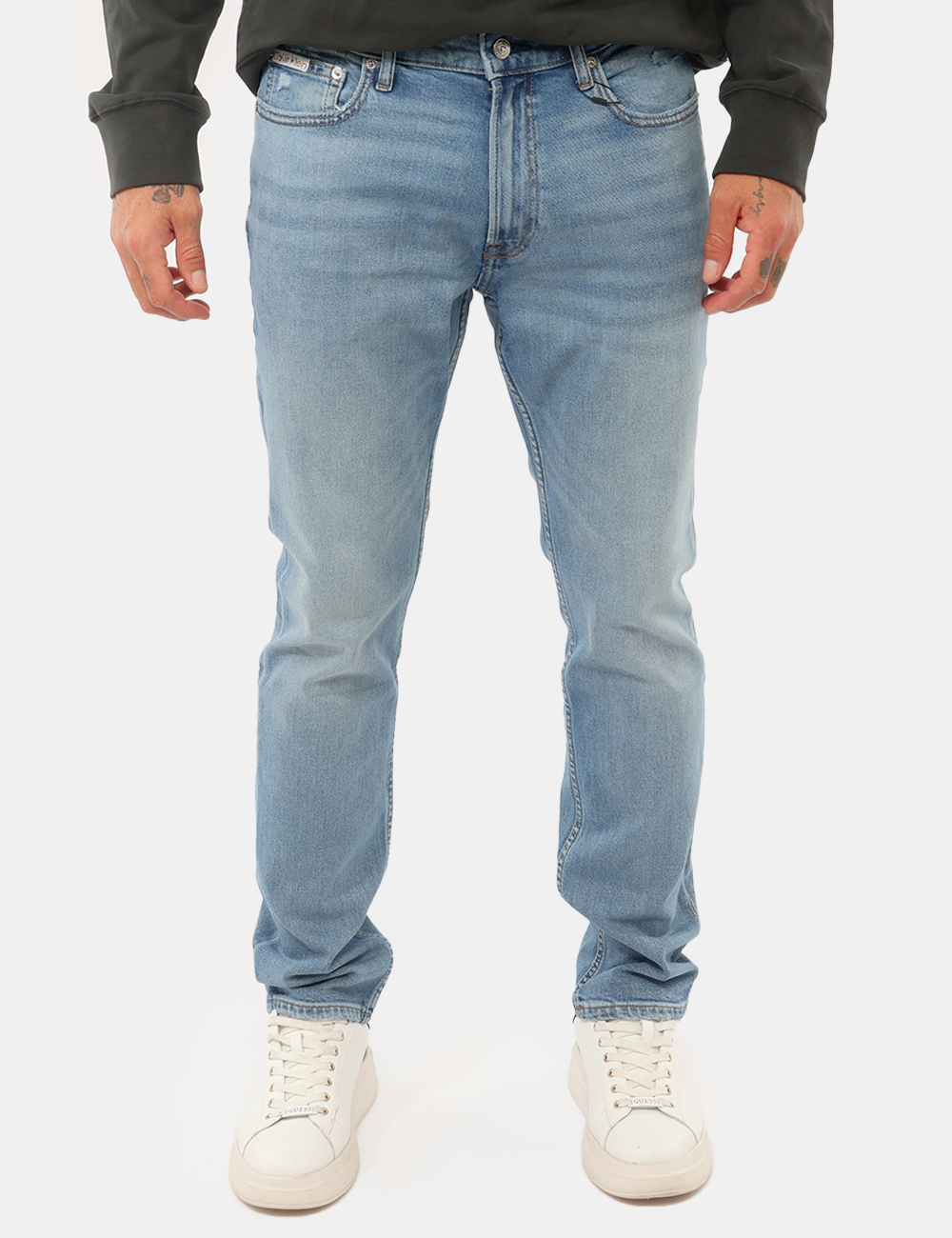 Jeans Calvin Klein Azzurro - Jeans Calvin Klein Azzurro da UomoI jeans Calvin Klein azzurro da uomo sono un capo essenziale