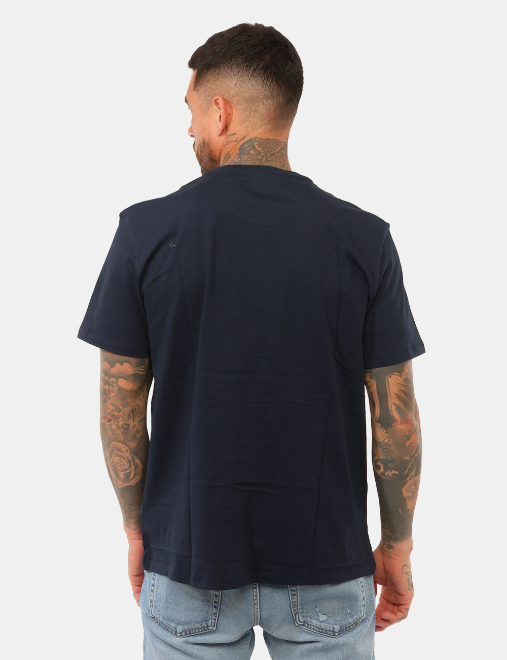 T-shirt Calvin Klein Blu - T-shirt Calvin Klein Blu da UomoLa T-shirt Calvin Klein blu da uomo è un capo versatile e contemp