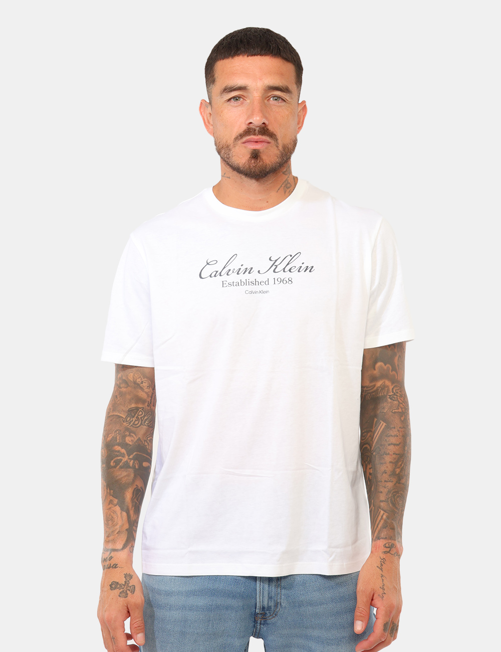 T-shirt Calvin Klein Bianca - T-shirt Calvin Klein Bianca da UomoLa T-shirt Calvin Klein bianca da uomo è un capo essenziale