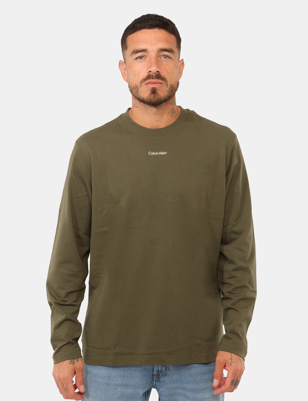 T-shirt Calvin Klein Verde - T-shirt Calvin Klein Verde da UomoLa T-shirt Calvin Klein verde da uomo è un capo casual e cont
