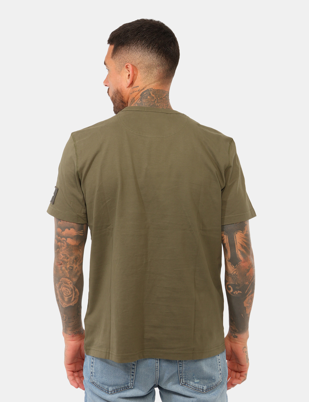 T-shirt Calvin Klein Verde - T-shirt Calvin Klein Verde da UomoLa T-shirt Calvin Klein verde da uomo è un capo versatile e c