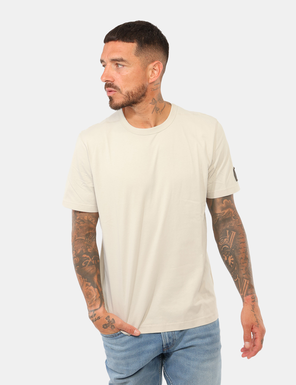 T-shirt Calvin Klein Grigia - T-shirt Calvin Klein Grigio chiaro da UomoLa T-shirt Calvin Klein da uomo è un capo versatile