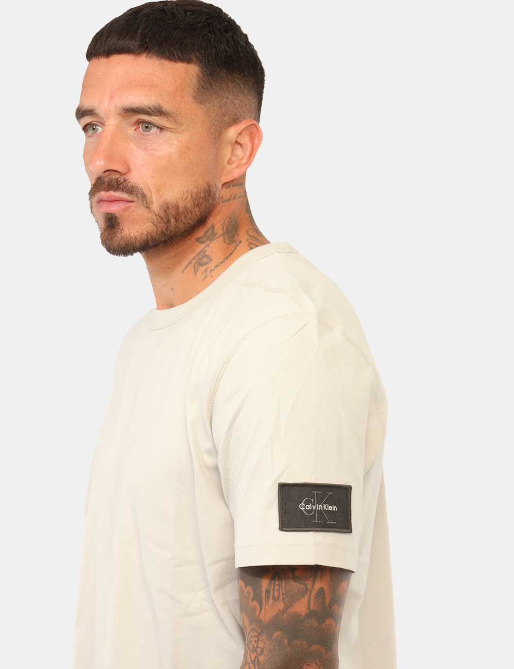 T-shirt Calvin Klein Grigia - T-shirt Calvin Klein Grigio chiaro da UomoLa T-shirt Calvin Klein da uomo è un capo versatile