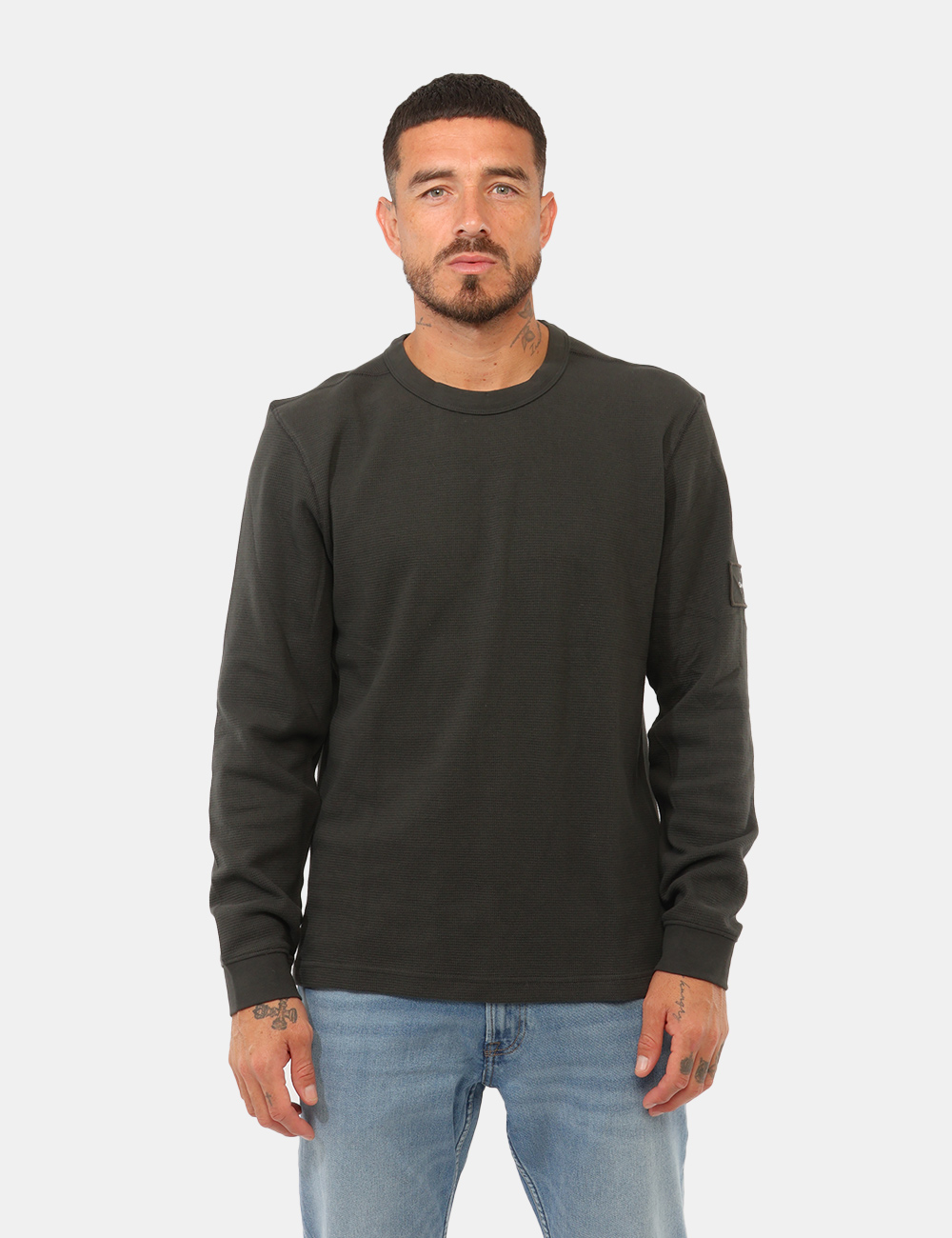 T-shirt Calvin Klein Grigio - T-shirt Calvin Klein Grigio Scuro da UomoLa T-shirt Calvin Klein grigio scuro da uomo è un cap