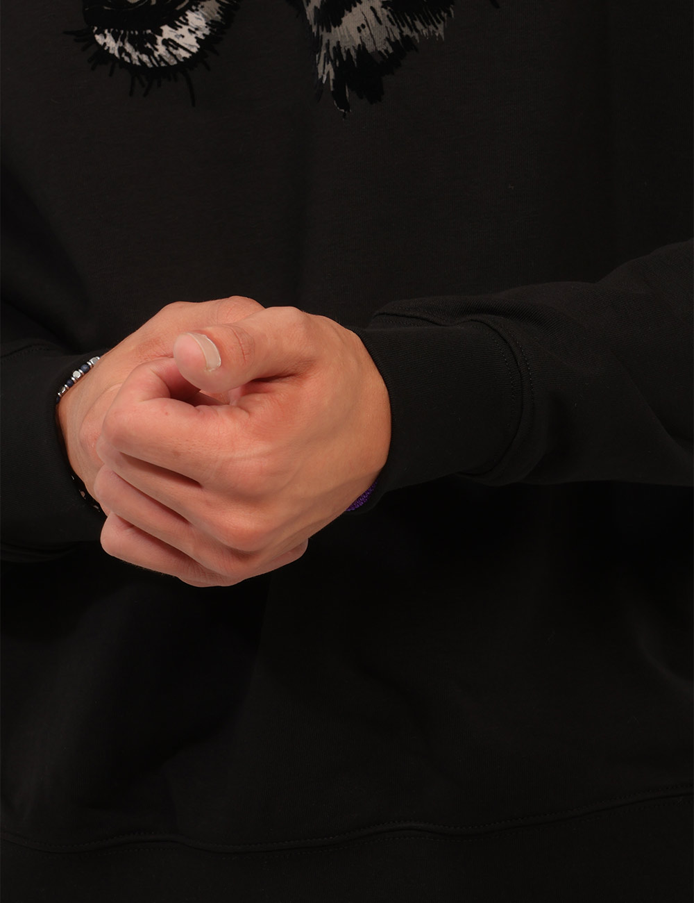 Felpa Antony Morato Nera - Felpa Antony Morato Nera da uomo La Felpa ANTONY MORATO Nera da uomo è un capo dal carattere deci