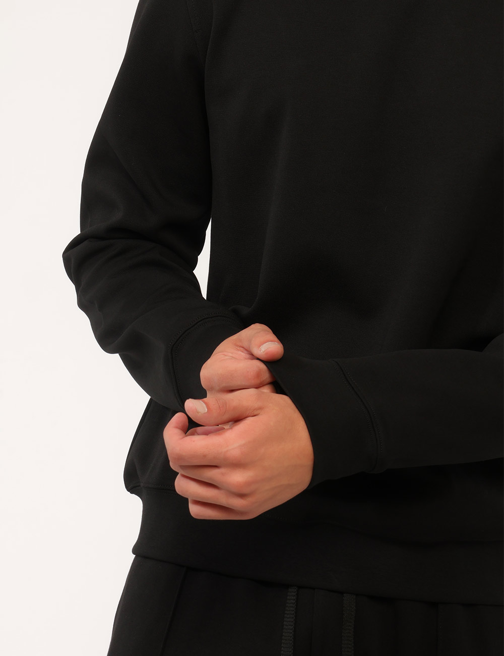 Felpa Antony Morato Nera - Felpa Antony Morato Nera da uomo La Felpa ANTONY MORATO Nera da uomo è un capo casual dal caratte