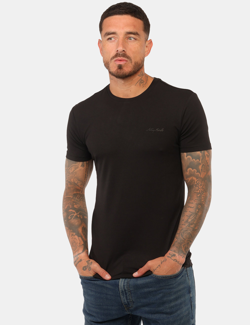 T-shirt Antony Morato Nera - T-shirt ANTONY MORATO Nera da uomo La T-shirt ANTONY MORATO Nera da uomo è un capo versatile e