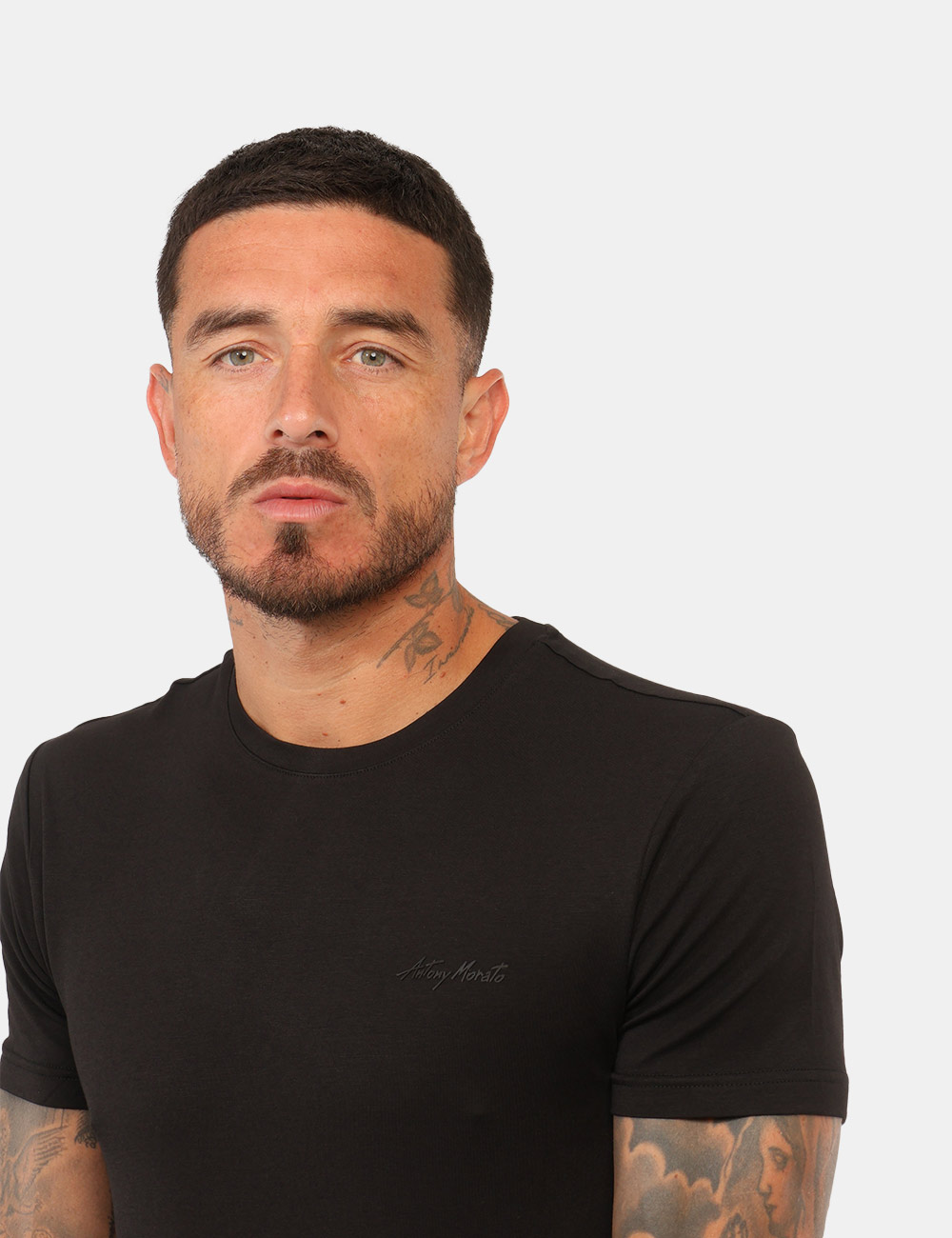 T-shirt Antony Morato Nera - T-shirt ANTONY MORATO Nera da uomo La T-shirt ANTONY MORATO Nera da uomo è un capo versatile e