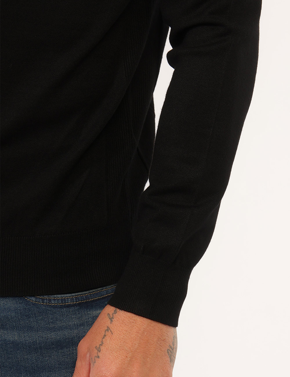 Maglia Antony Morato Nera - Maglia Antony Morato Nera La Maglia ANTONY MORATO Nera è un capo versatile e contemporaneo, idea