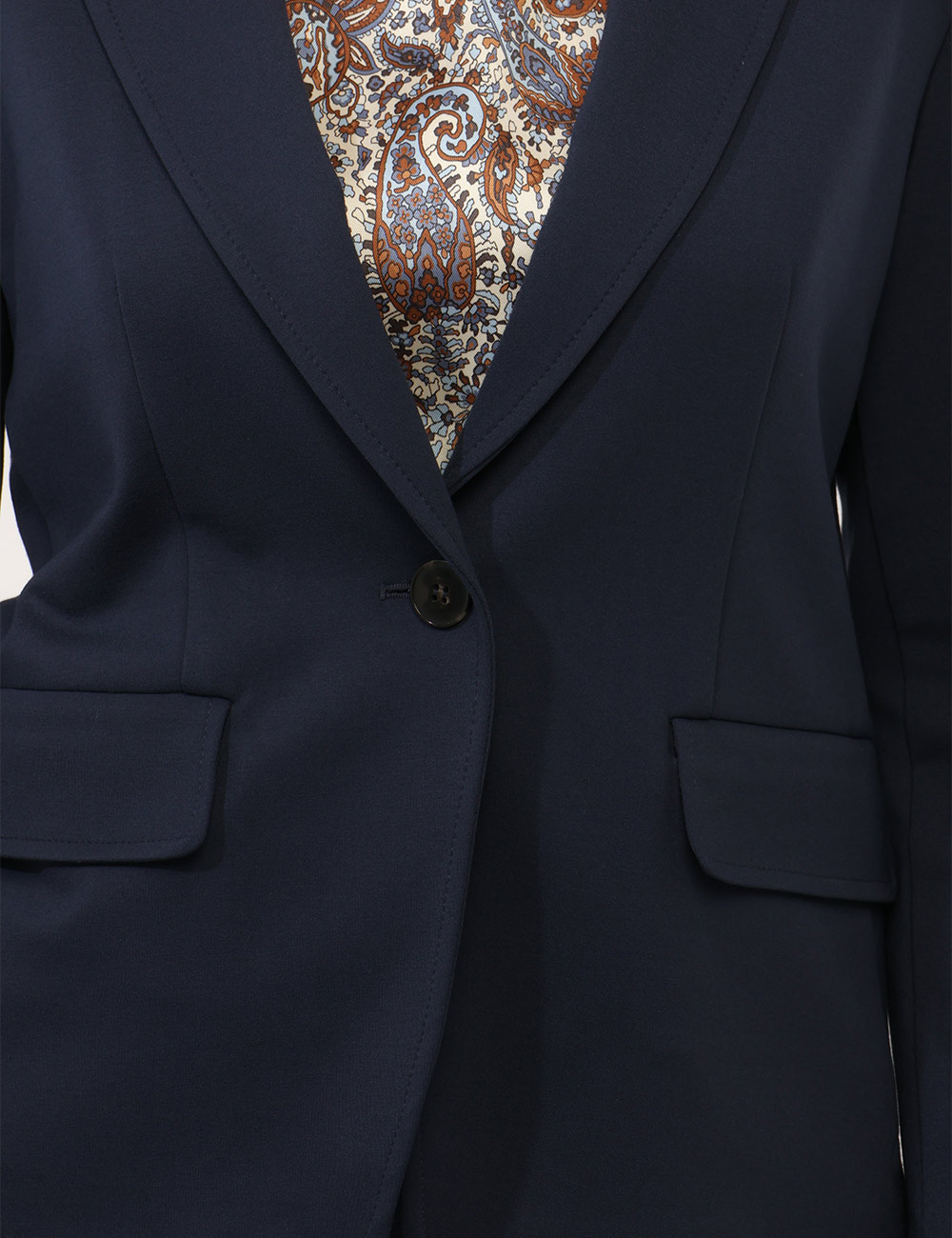 Blazer Emme Marella Blu - Blazer EMME MARELLA Blu da donna Il Blazer EMME MARELLA Blu è un capo femminile elegante e versati