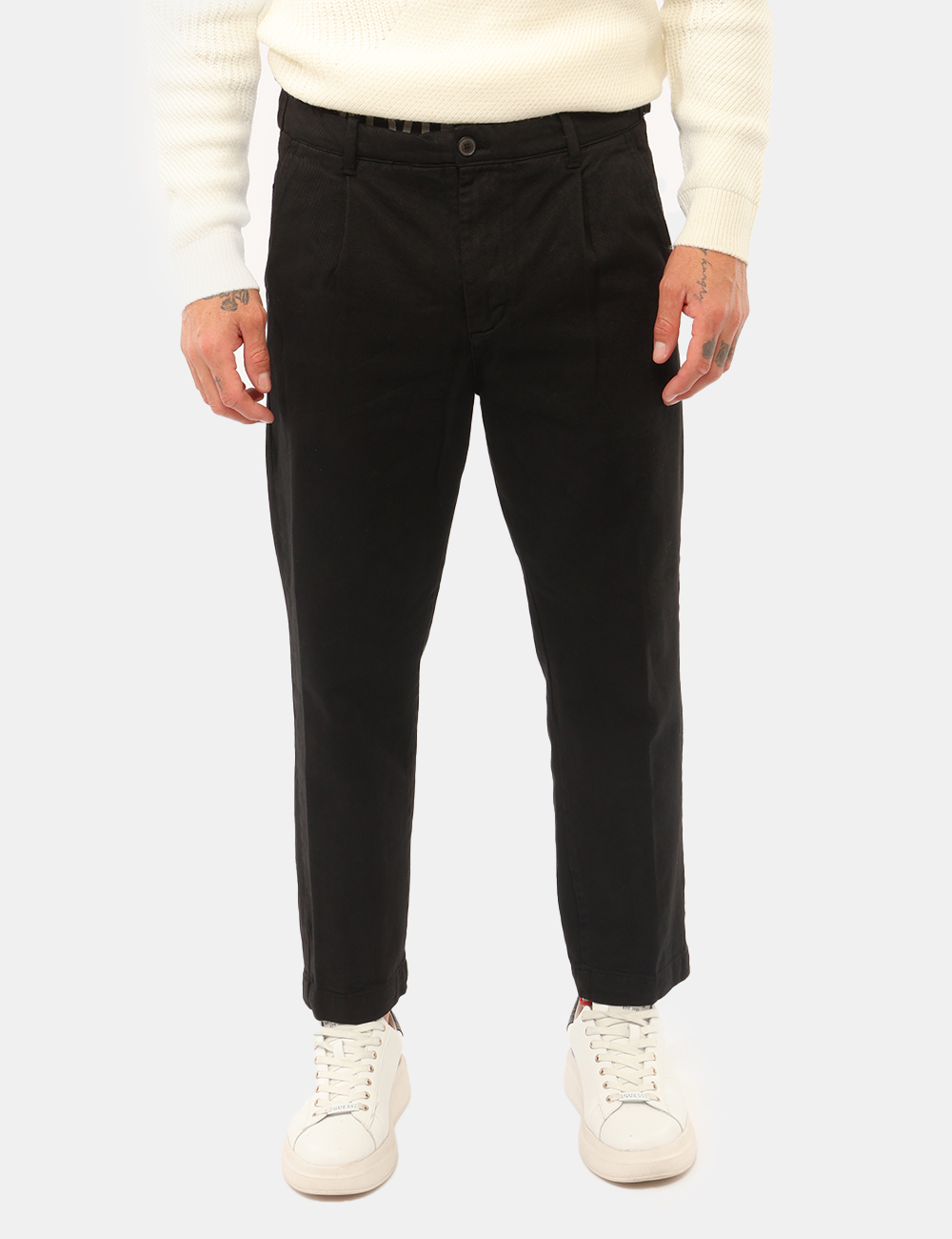 Pantalone Yes Zee Nero - Pantalone YES ZEE Nero da UomoIl Pantalone YES ZEE Nero da uomo è un capo versatile e contemporaneo