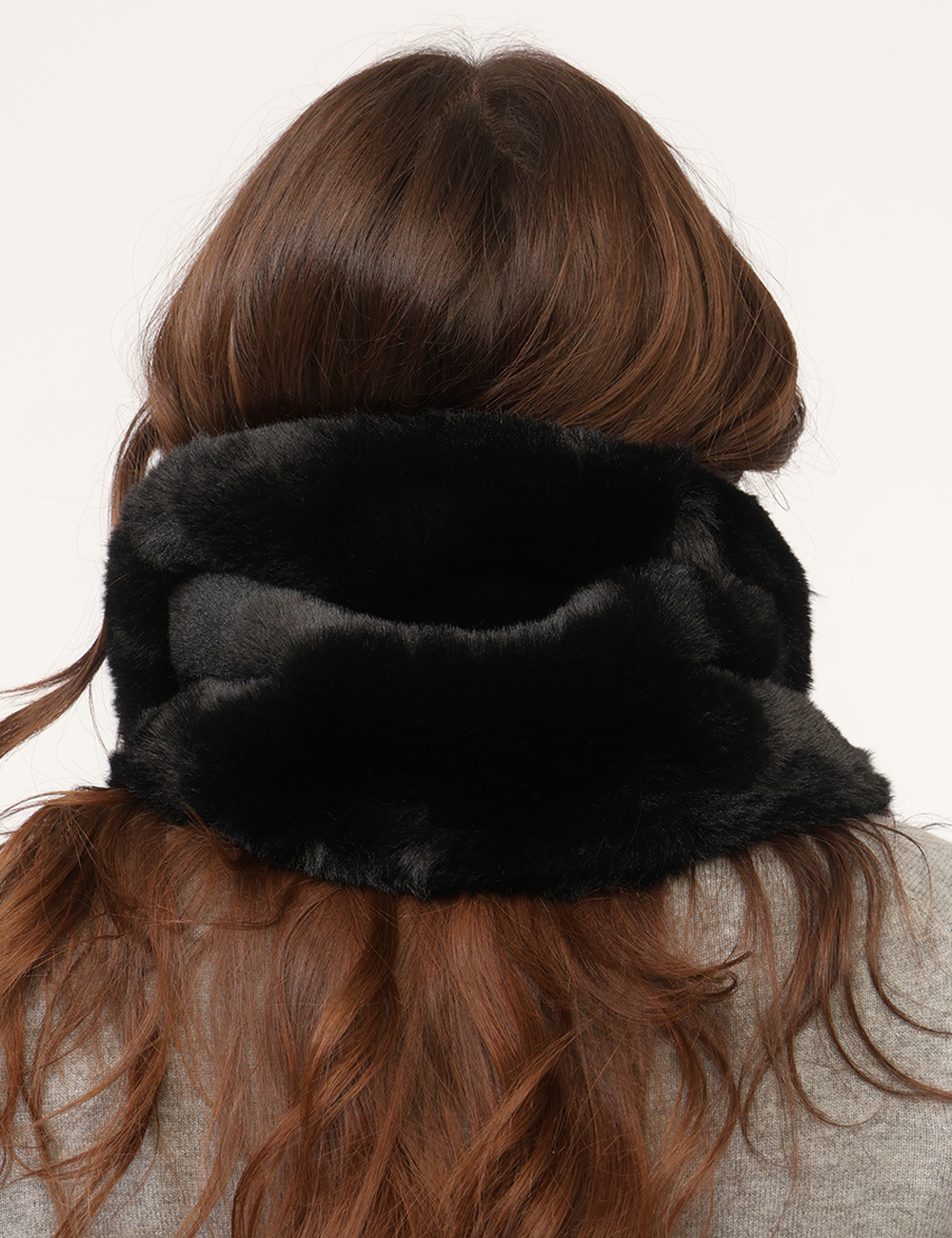 Collo ad anello Concept83 Nero - Collo ad Anello Concept83 Nero da DonnaIl Collo ad anello CONCEPT83 Nero da donna è un acce