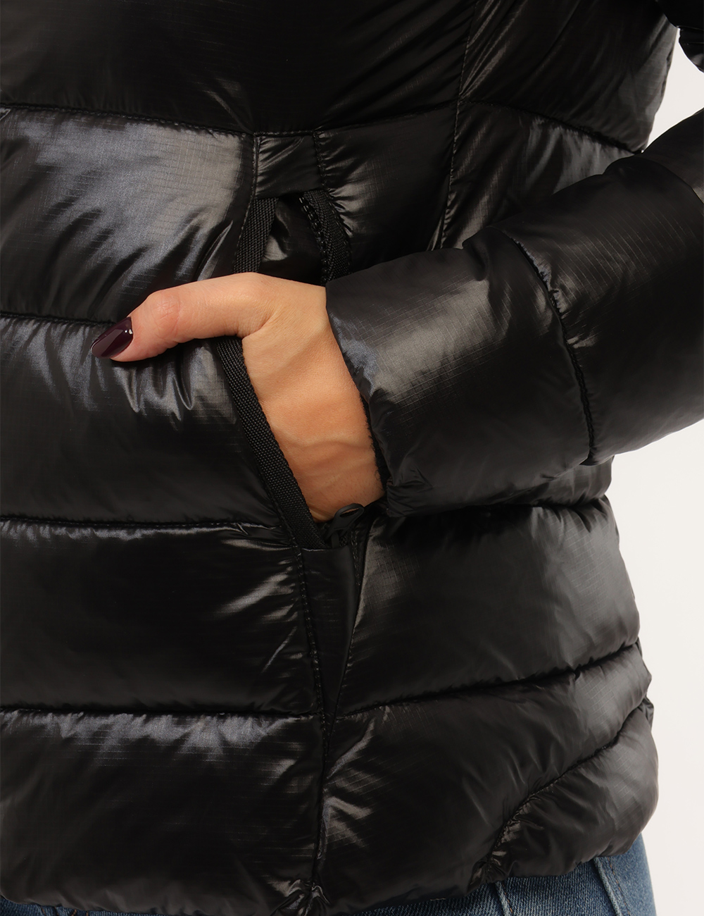 Piumino Blauer Nero - Il Piumino Blauer Nero da donna E' un capo versatile e funzionale, ideale per affrontare la stagione a