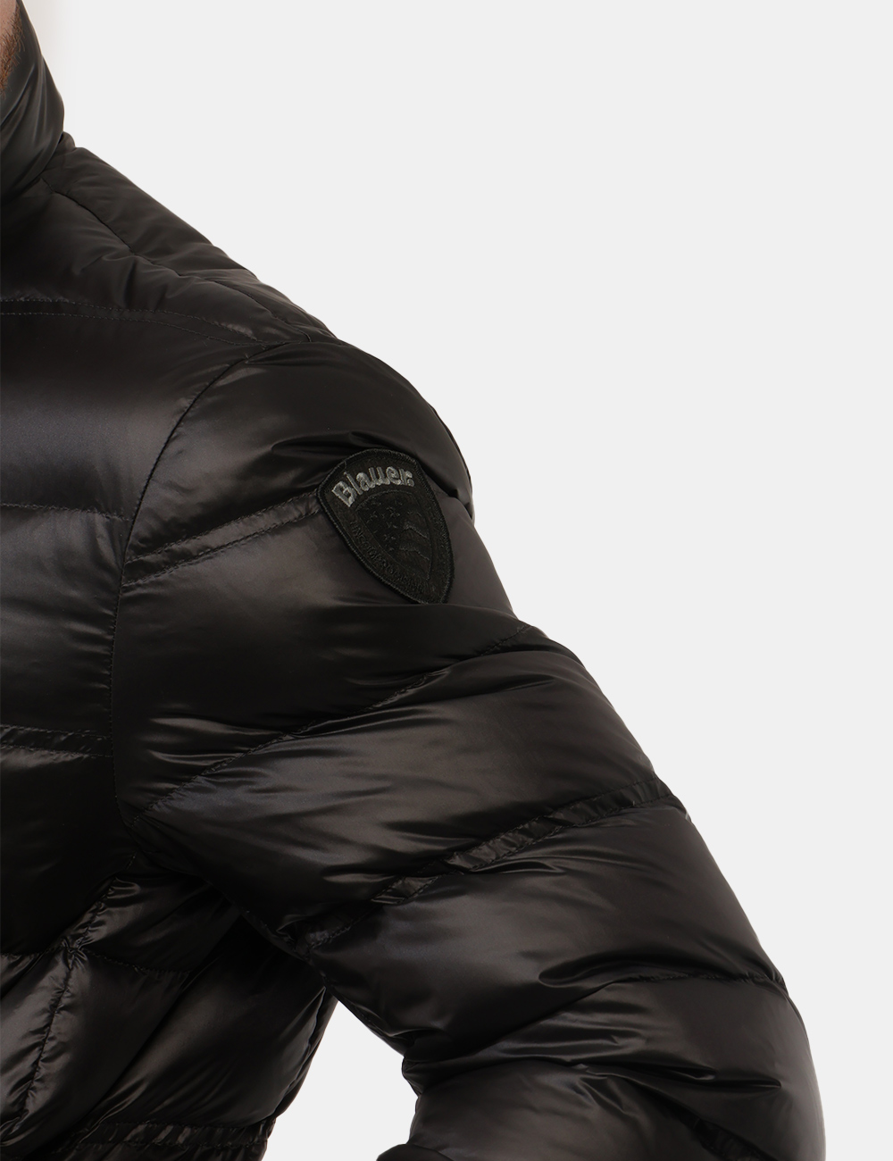 Piumino Blauer Nero - Piumino Blauer Nero da uomoIl Piumino Blauer Nero da uomo è un capospalla versatile e contemporaneo, i