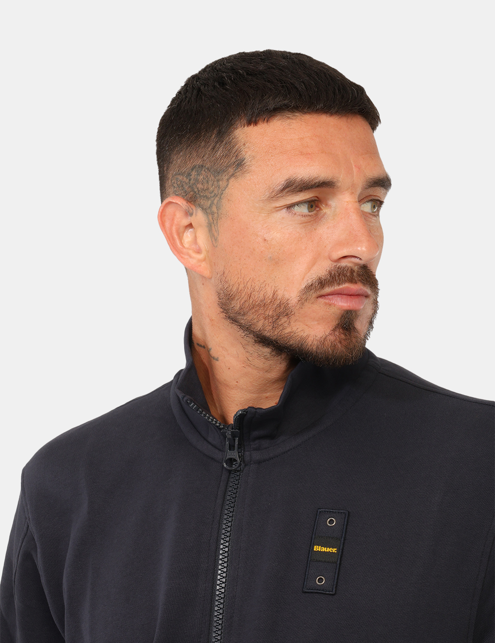 Felpa Blauer Blu - Felpa Blauer Blu da uomoLa Felpa Blauer Blu da uomo è un capo versatile e confortevole, ideale per affron