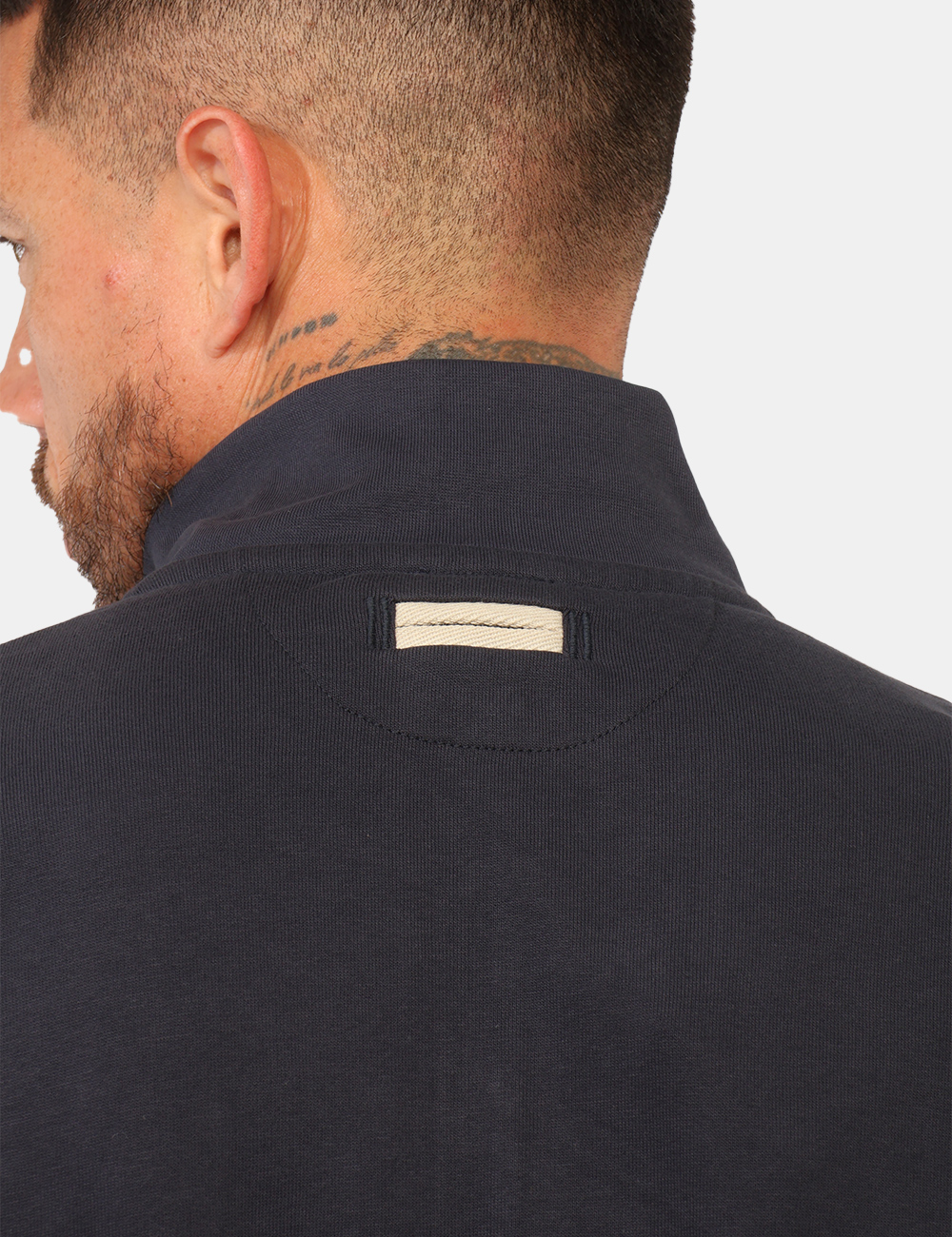 Felpa Blauer Blu - Felpa Blauer Blu da uomoLa Felpa Blauer Blu da uomo è un capo versatile e confortevole, ideale per affron