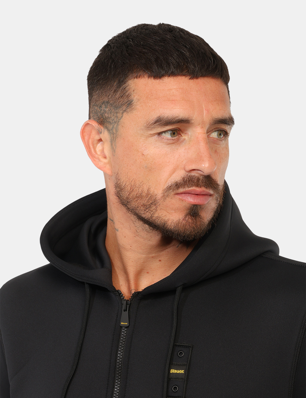 Felpa Blauer Nera - Felpa Blauer Nera da uomoLa Felpa Blauer Nera da uomo è un capo versatile e contemporaneo, ideale per af