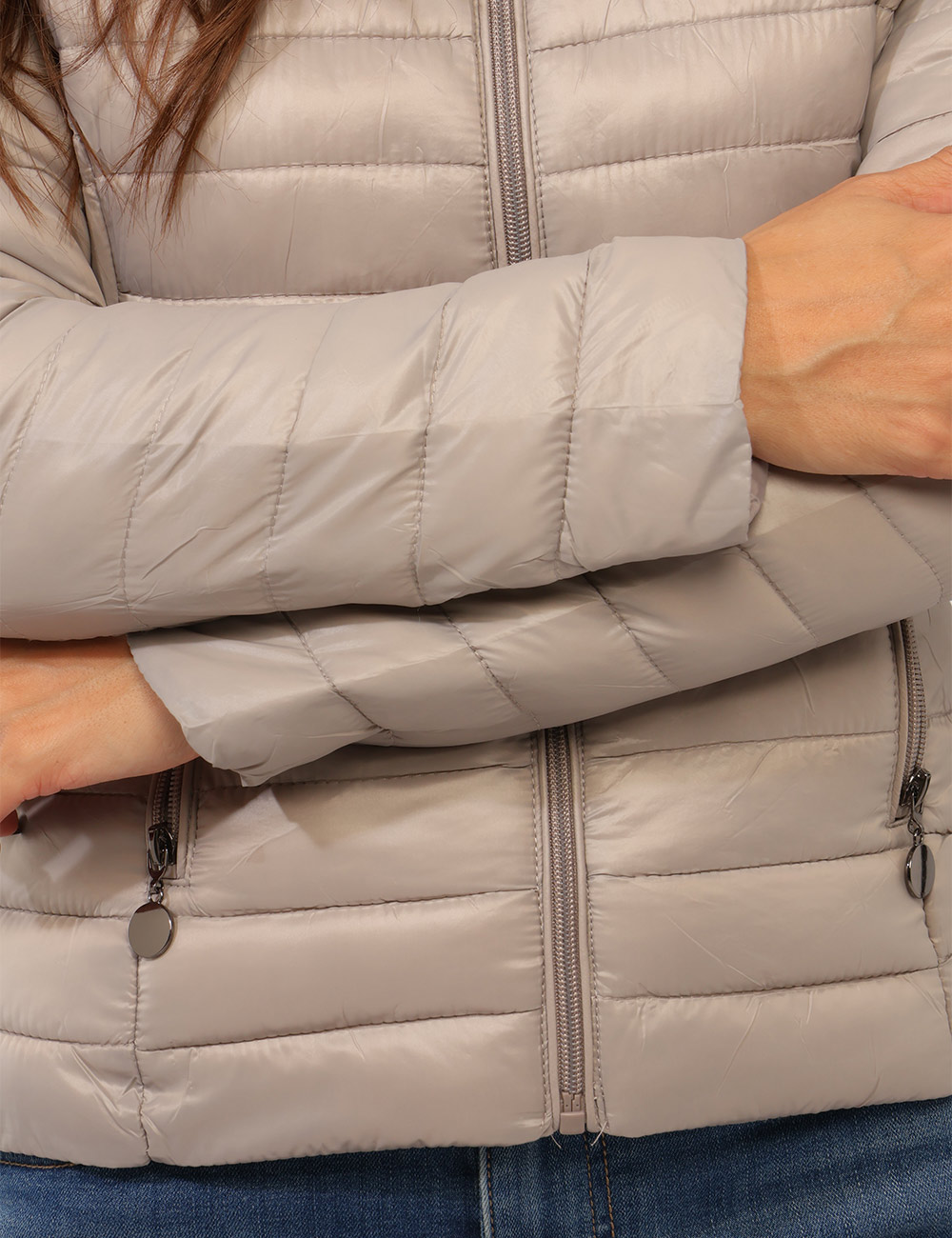 Piumino Concept83 Beige - Piumino Concept83 Beige da DonnaIl piumino Concept83 beige da donna è un capospalla versatile e co