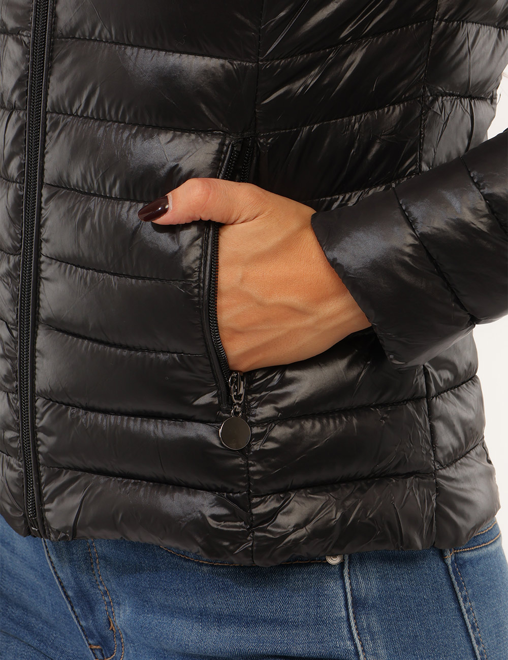 Piumino Concept83 Nero - Piumino Concept83 Nero da DonnaIl piumino Concept83 nero da donna è un capospalla versatile e conte