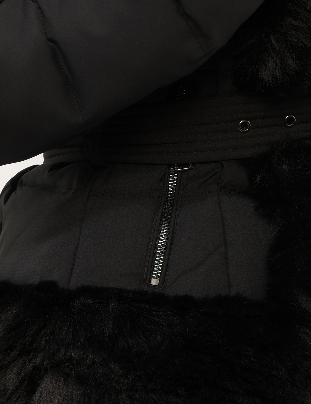 Piumino Concept83 Nero - Piumino Concept83 Nero da DonnaIl piumino Concept83 nero da donna è un capospalla elegante e femmin